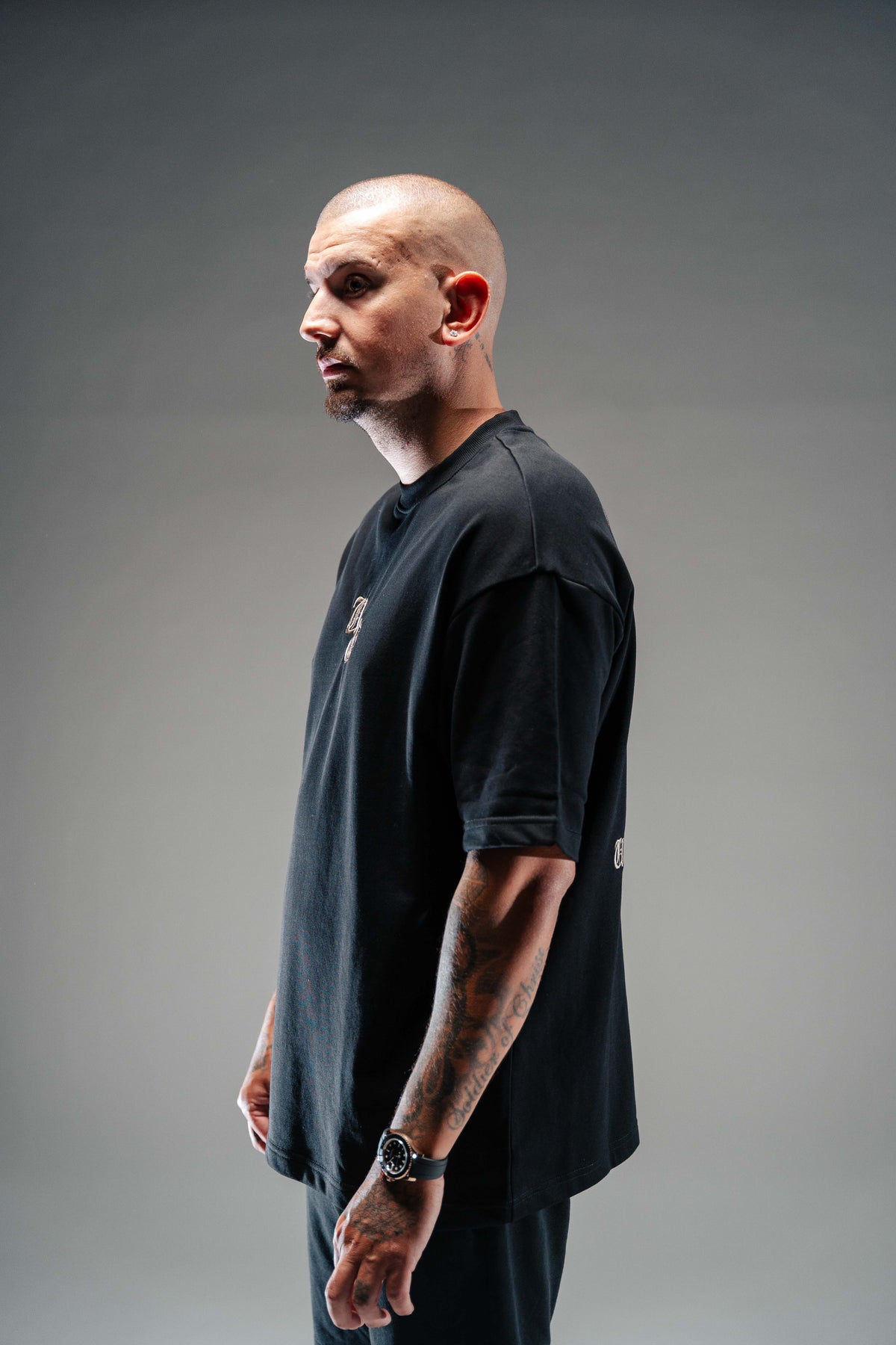 Ol' English Reload Tee (Black/Gold)