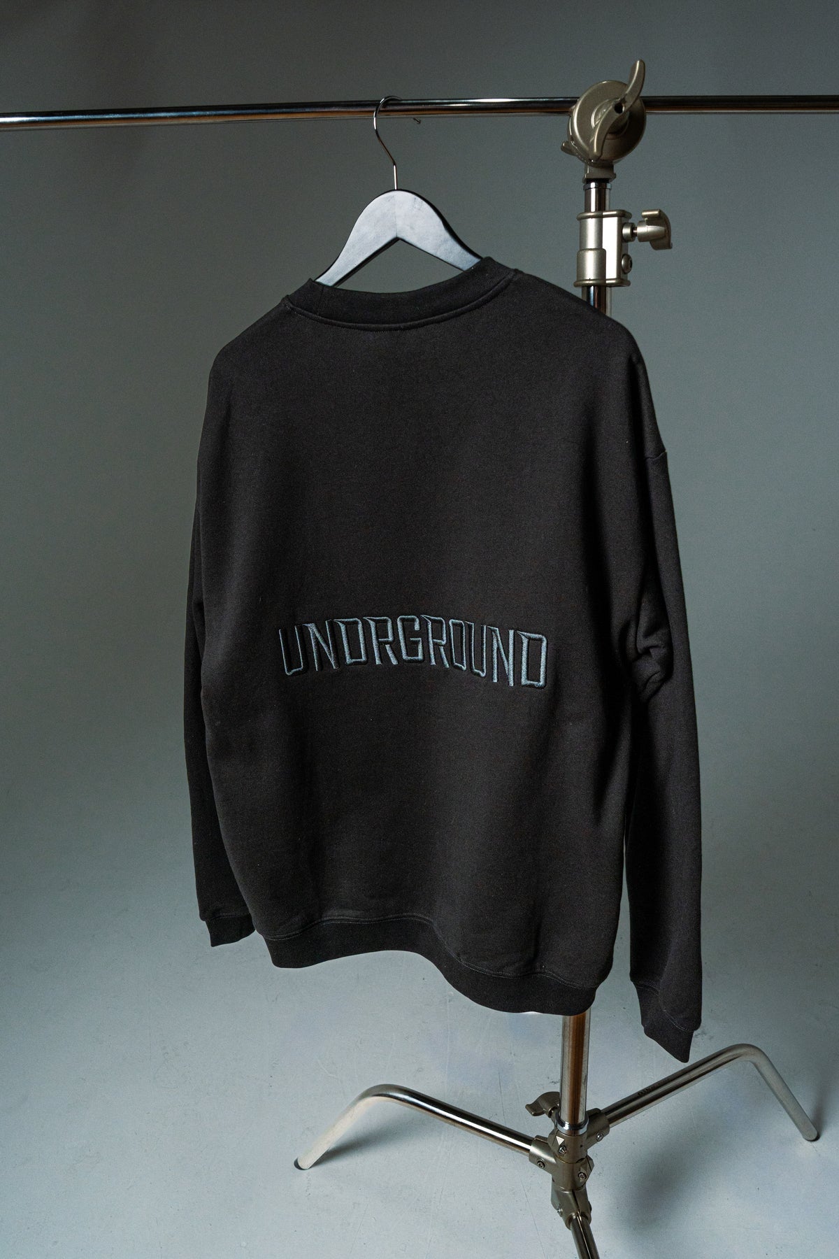 RELAXED FIT CREW (BLACK/CHARCOAL)
