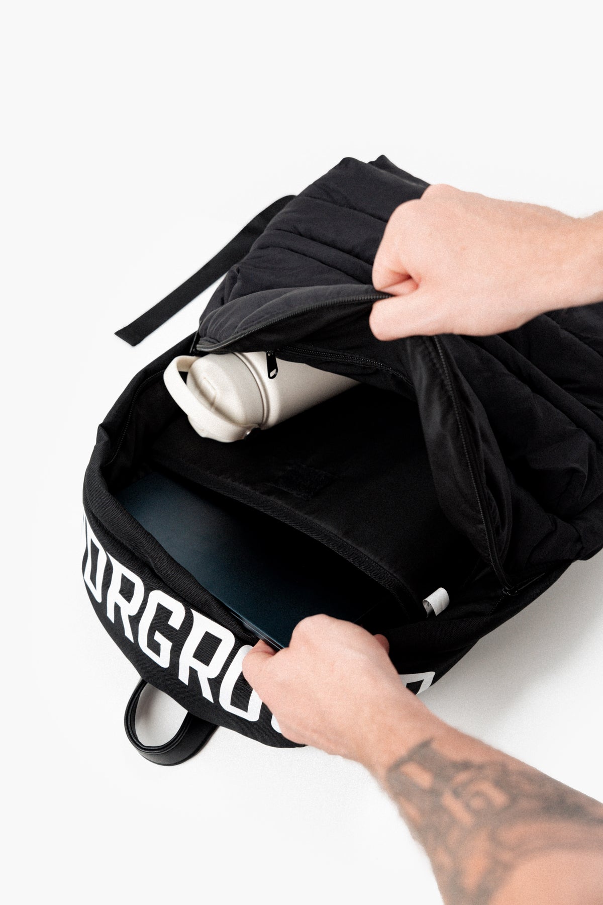 PUFFER BACKPACK (BLACK)