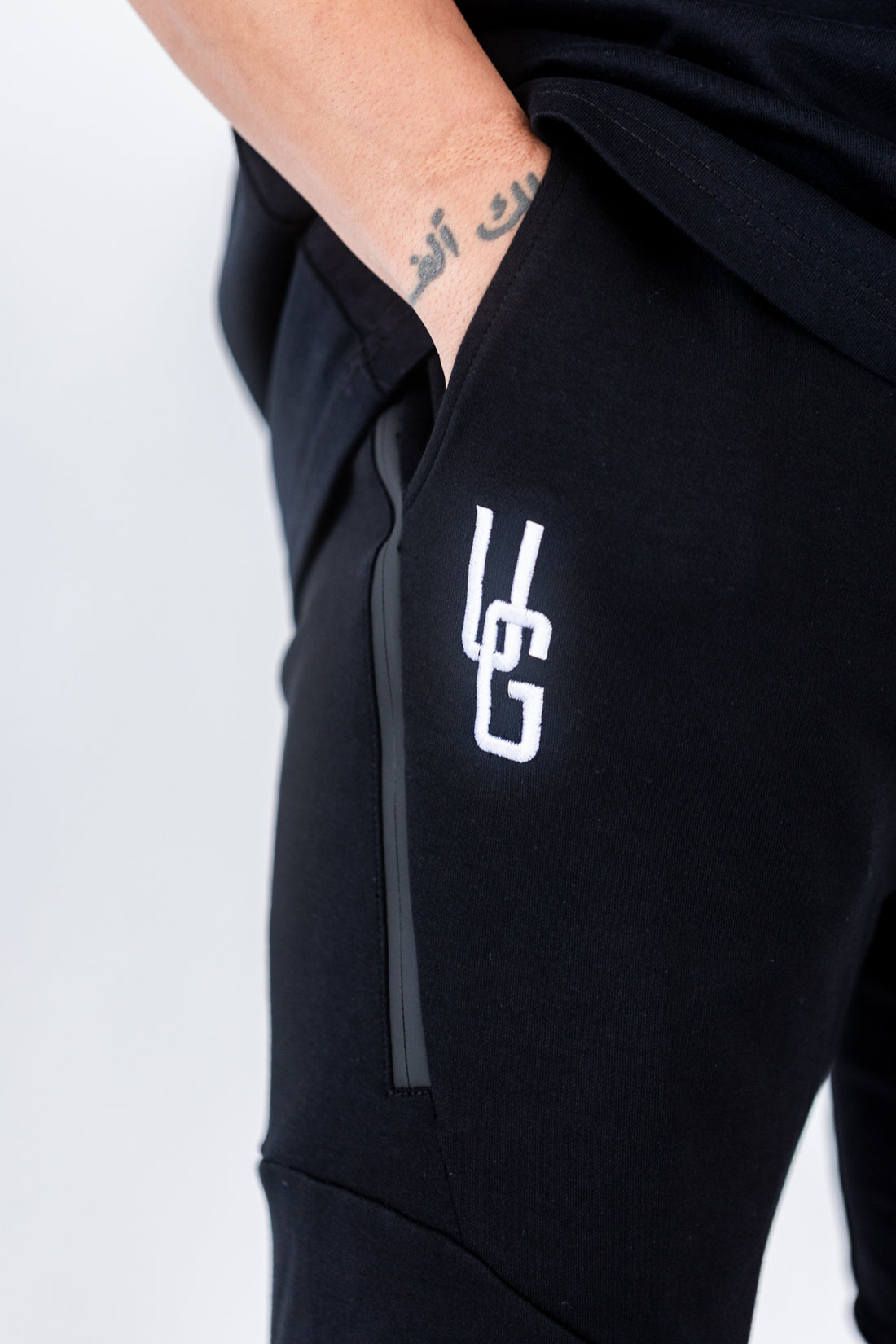 Tapered Joggers x Black